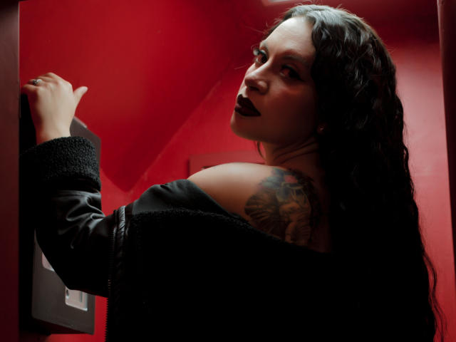 KatalinaJohnson - Camera khiêu dâm &amp; quyến rũ trực tiếp - 22530009