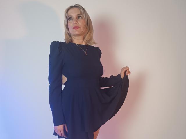 GiuliaAddams - Live sex cam - 22540613