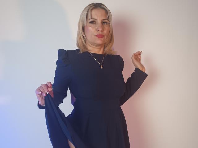 GiuliaAddams - Sexe cam en vivo - 22540637