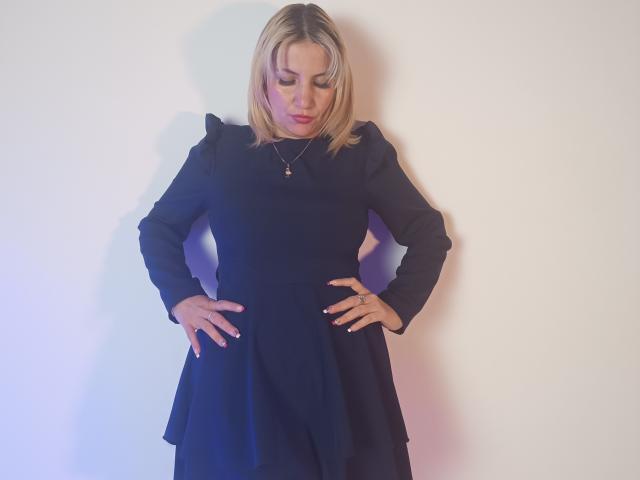 GiuliaAddams - Sexe cam en vivo - 22540653