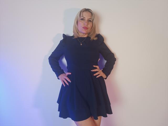 GiuliaAddams - Live sex cam - 22540685