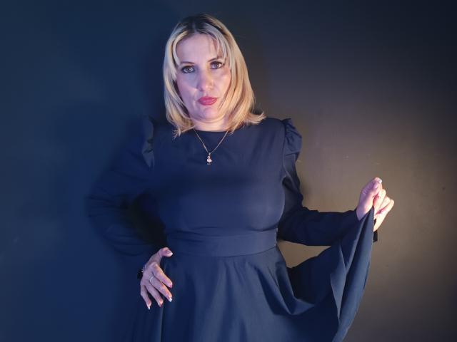 GiuliaAddams - Camera khiêu dâm &amp; quyến rũ trực tiếp - 22540737