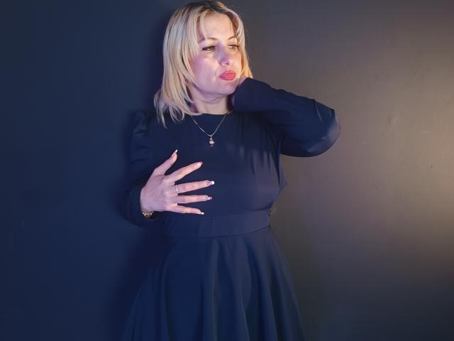 GiuliaAddams - Sexe cam en vivo - 22541125