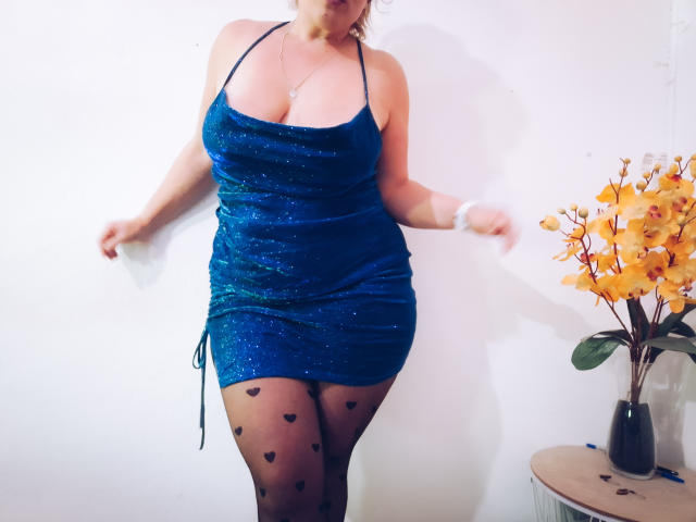 JuliaFrancaise - Sexe cam en vivo - 22548505