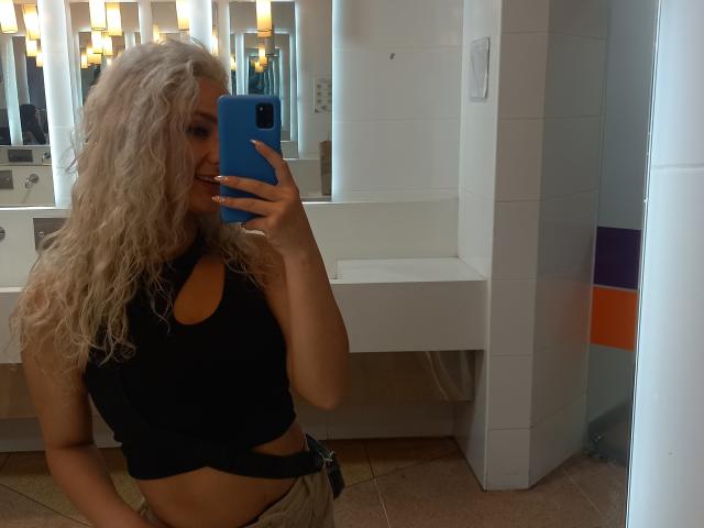 FloraSaenz - Live sex cam - 22548721