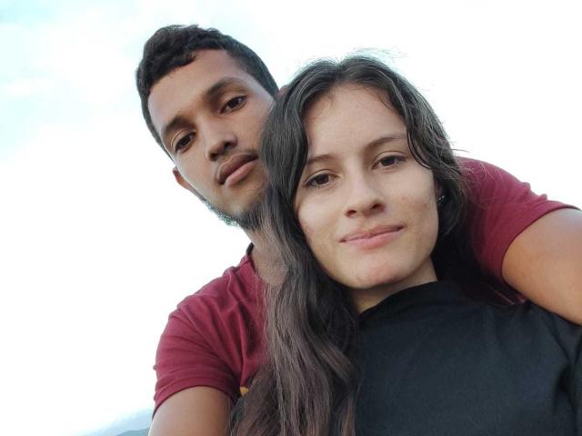 EmilyAndMaximo - Sexe cam en vivo - 22552045
