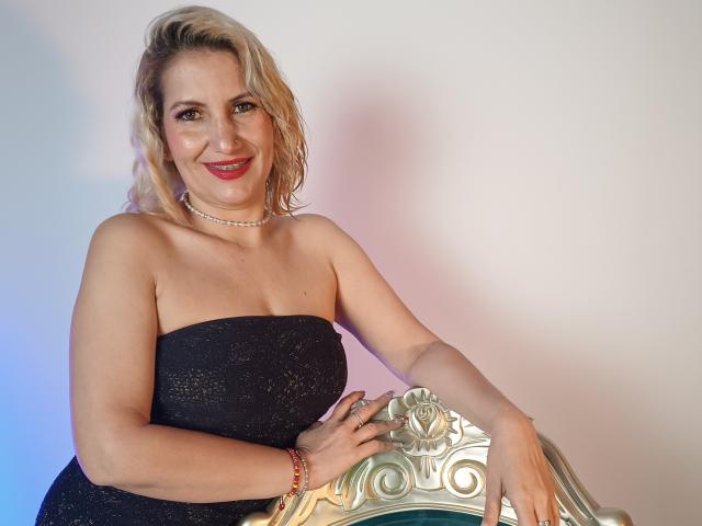 GiuliaAddams - Live porn &amp; sex cam - 22557317