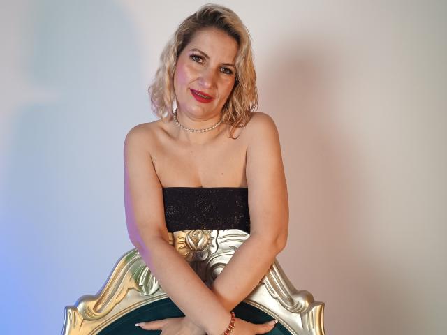 GiuliaAddams - Live porn &amp; sex cam - 22557337