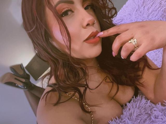 EmilyDurand - Live Sex Cam - 22579085
