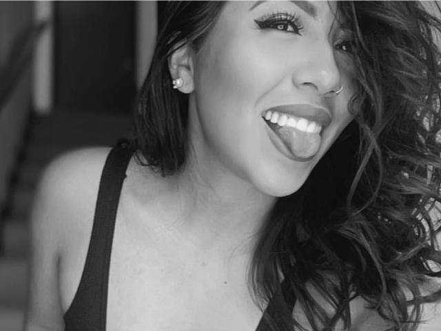EmilyDurand - Live Sex Cam - 22585225