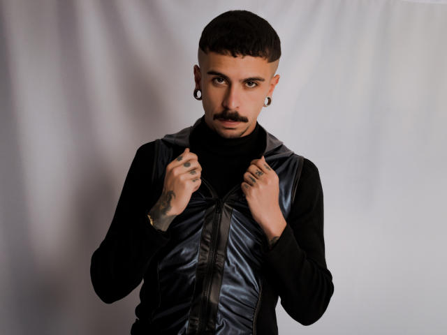 AaronBigDickX - Live sex cam - 22586465
