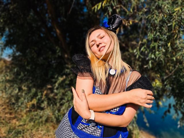 SallyVerda - Live Sex Cam - 22596089