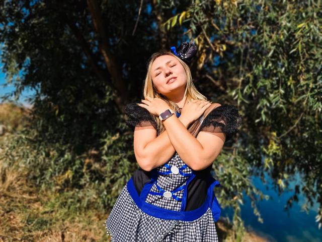 SallyVerda - Live sex cam - 22596093