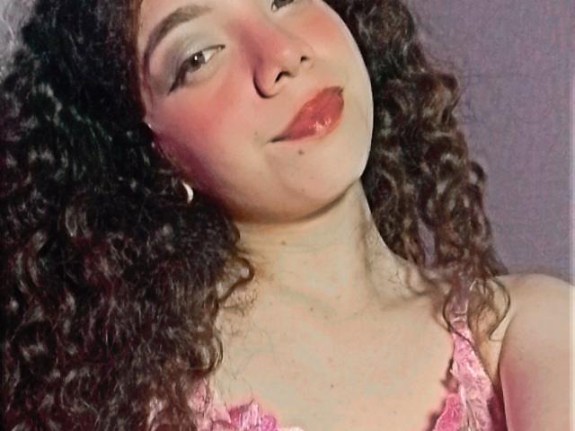 EmmaCowperr - Live Sex Cam - 22597809