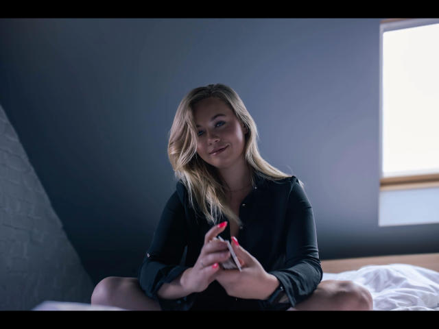 holly-desire - Live porn &amp; sex cam - 22600825