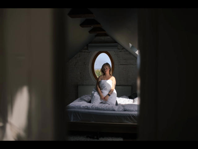 holly-desire - Live sex cam - 22600837