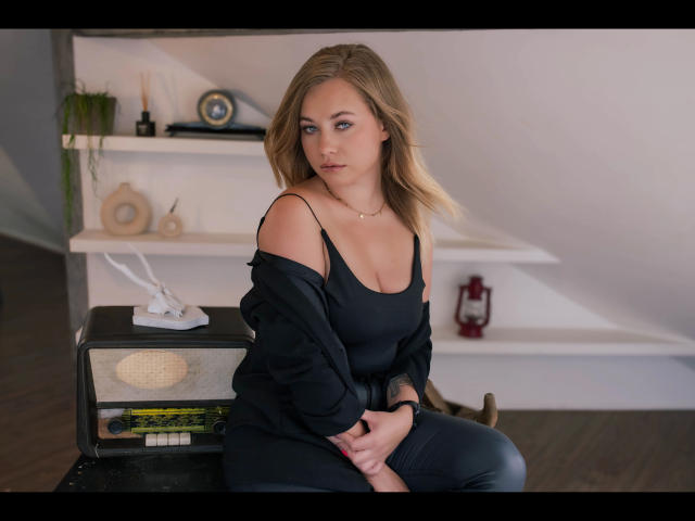 holly-desire - Sexe cam en vivo - 22600865