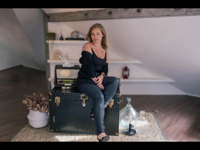 holly-desire - сексуальная веб-камера в реальном времени - 22600869
