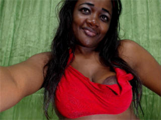 DirtyShortBabe - Chat sexe avec une Femmes anatomie gracieuse sur la plateforme Boobs cam 