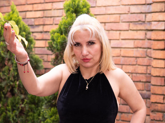 GiuliaAddams - сексуальная веб-камера в реальном времени - 22659289