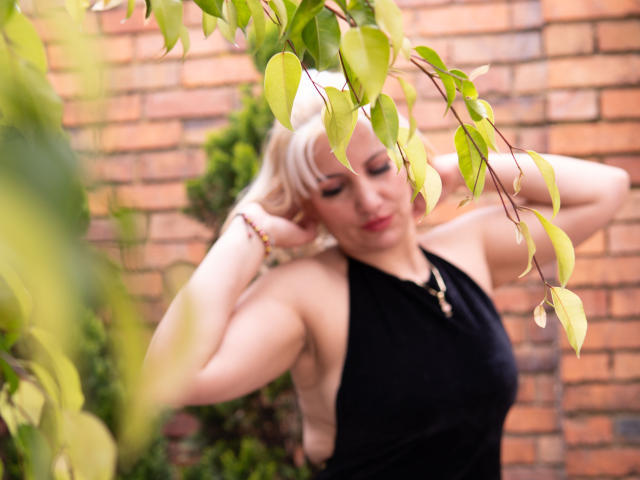GiuliaAddams - Live Sex Cam - 22659305
