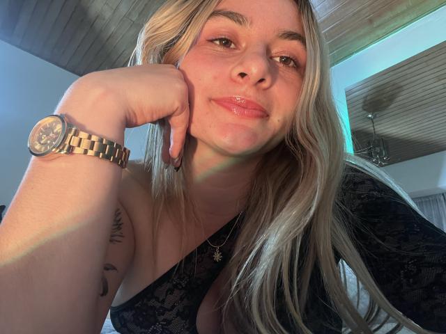 AtheneaRossi - Live porn &amp; sex cam - 22664441