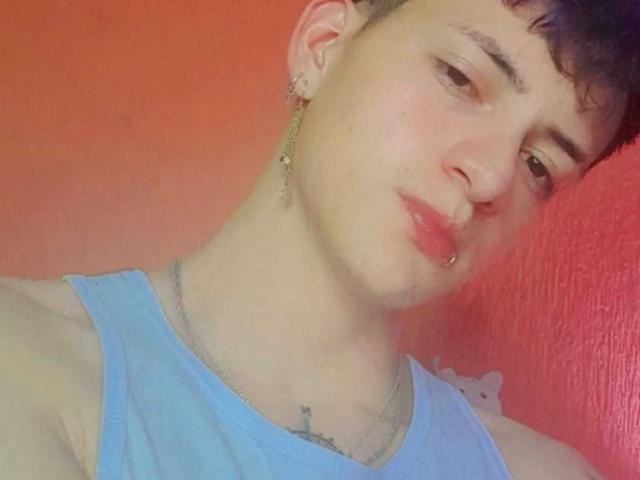 GabyThoms - Live Sex Cam - 22673193