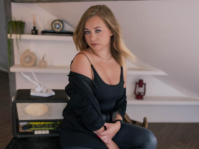 HollyCandyX - Live sex cam - 22716525
