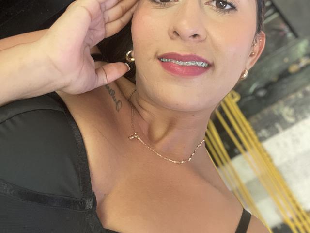 EmelyOwen - Live Sex Cam - 22731509