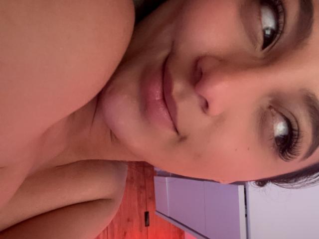 DianaFernandezz - Live Sex Cam - 22735385