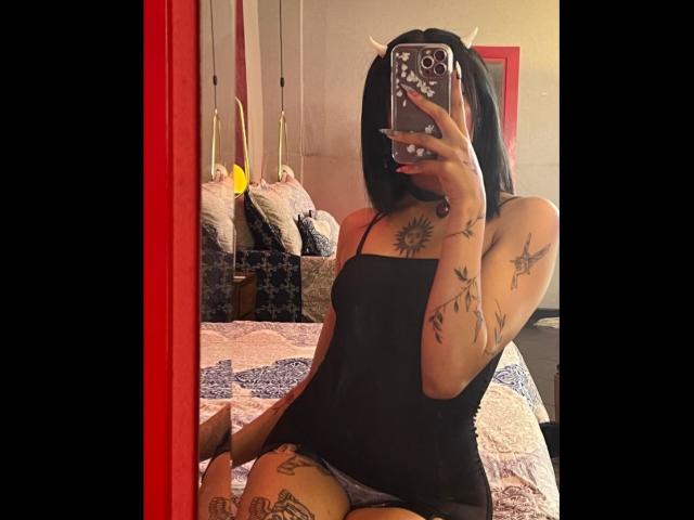 SalomeMille - Live porn &amp; sex cam - 22768441