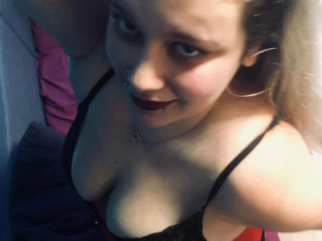 SweetGirl1998-hot - Live Sex Cam - 22772365