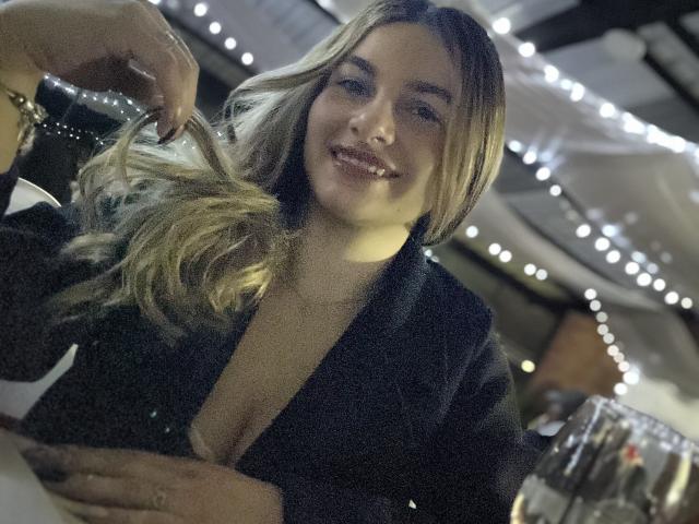 AtheneaRossi - Live sex cam - 22800053