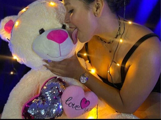 EvaCandyslave - Live Sex Cam - 22802017