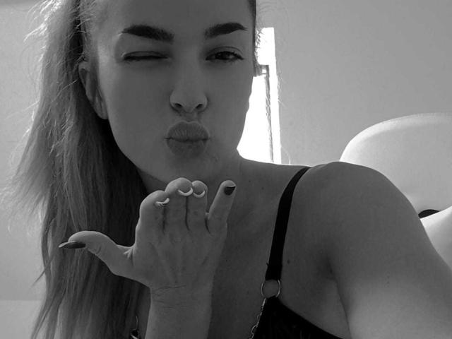 IngridI - Live sex cam - 22807265