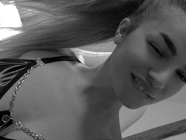 IngridI - Live sex cam - 22807273