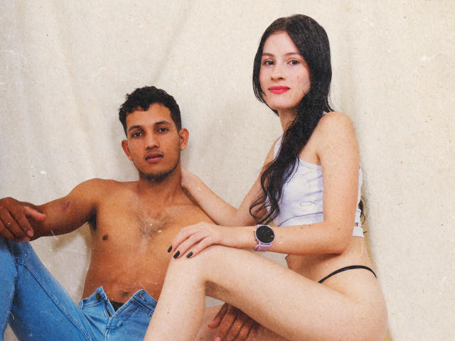 EmilyAndMaximo - Sexe cam en vivo - 22811093