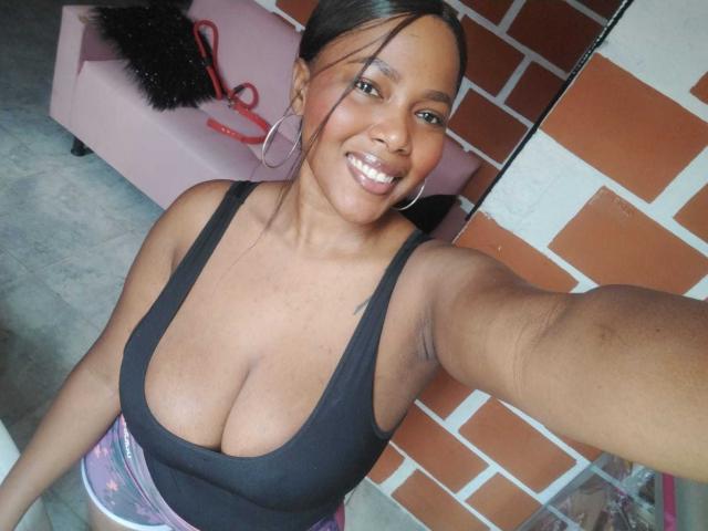 EmiraHot - Live porn &amp; sex cam - 22826781