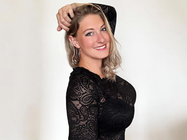 ReifeViolla-hot - Live sex cam - 22827373