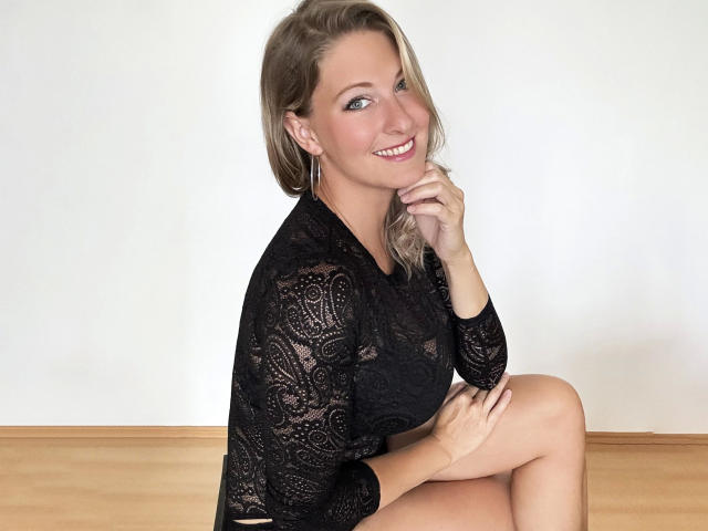 ReifeViolla-hot - Live sex cam - 22827405