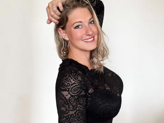 ReifeViolla-hot - Live sex cam - 22827409