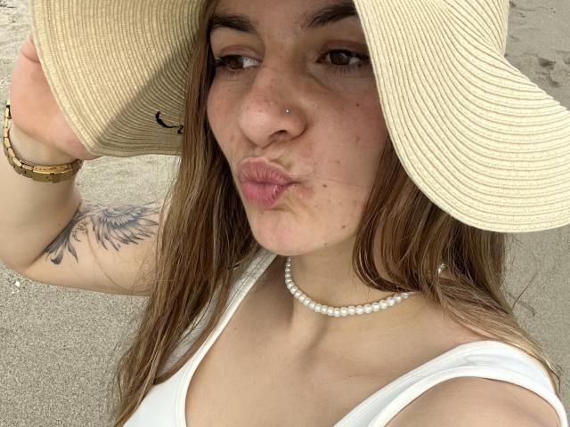 AtheneaRossi - Live sex cam - 22834477