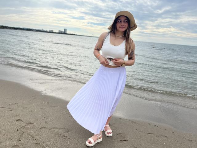 AtheneaRossi - Live porn &amp; sex cam - 22834513