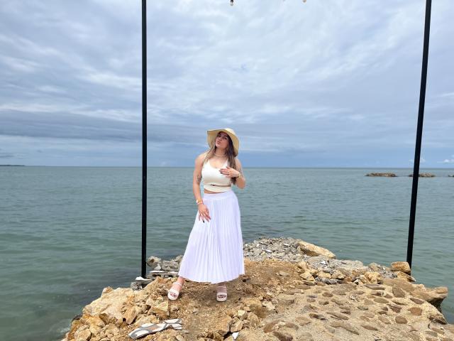 AtheneaRossi - Live porn &amp; sex cam - 22834621