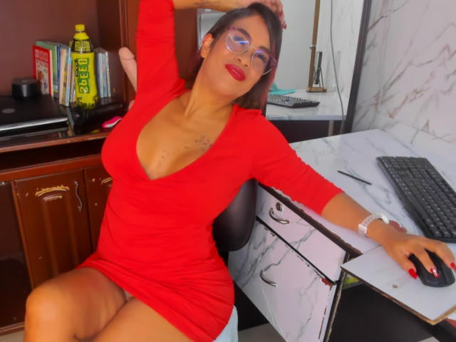 AlixLow - Live sex cam - 22835397