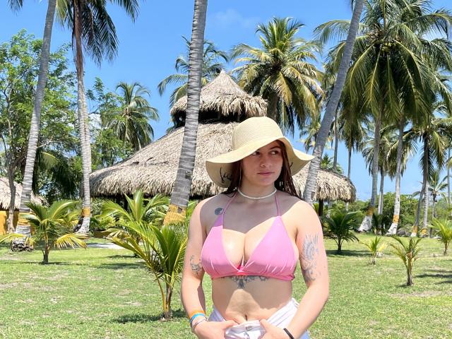 AtheneaRossi - Live sex cam - 22846517