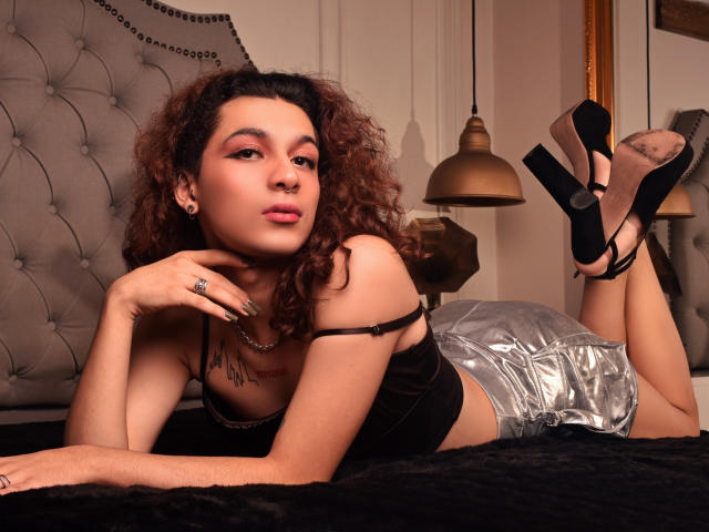 CrystalCraze - Live sex cam - 22856673