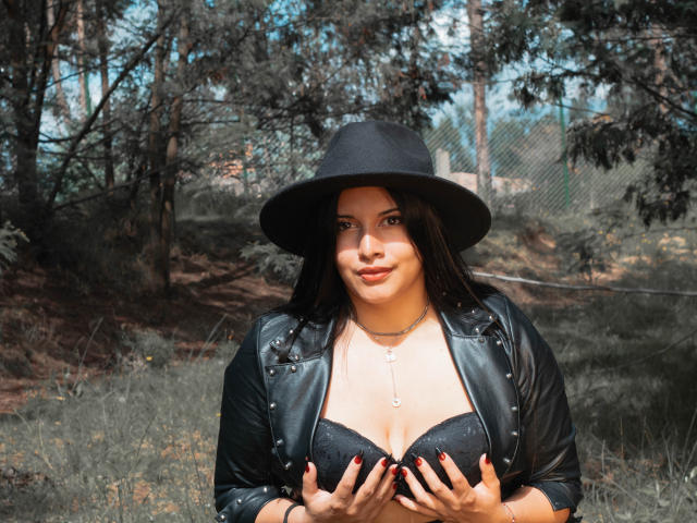 LottieRose - Live Sex Cam - 22890777