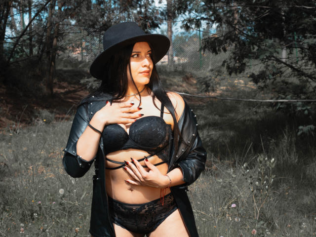 LottieRose - Live sex cam - 22890781