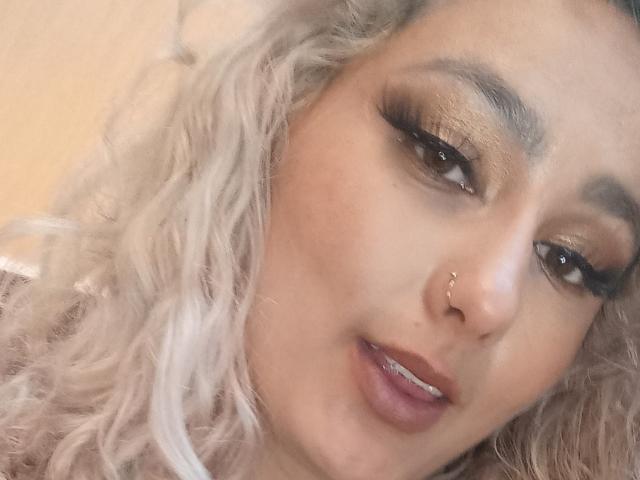 FloraSaenz - Live porn &amp; sex cam - 22896385